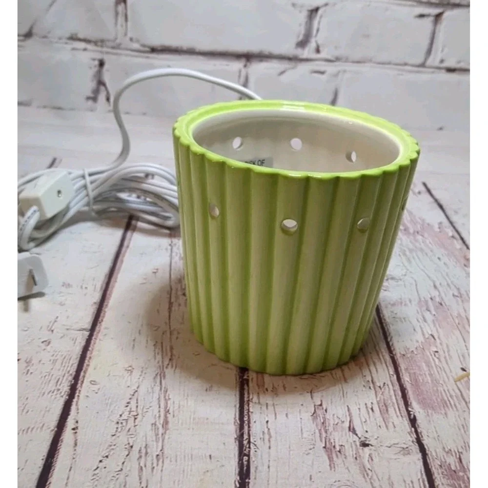Scentsy cupcake‎ warmer replacement part - base ONLY